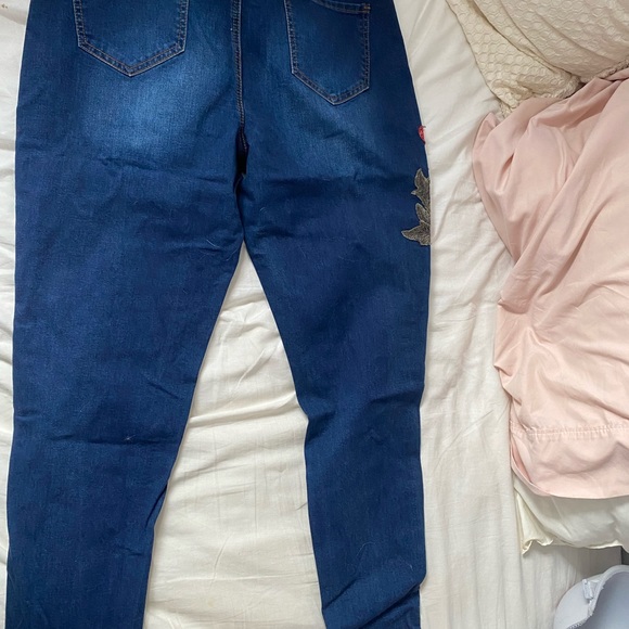 Better Bum Jeans - Picture 2 of 3